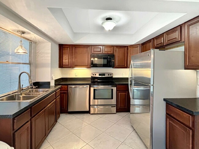 Building Photo - Well-Maintained 2-Bedroom Condo in Meridian Park | 55+ Community | Palm Beach Gardens
