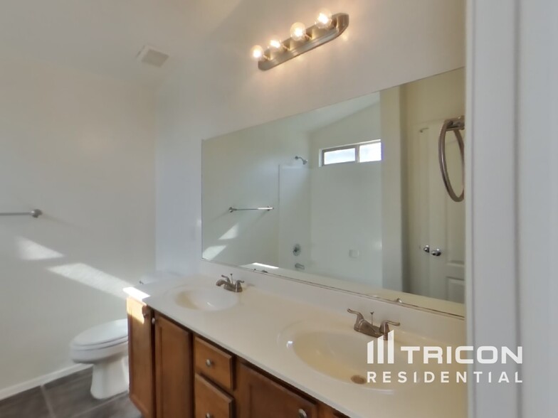 Building Photo - 39391 N Parisi Cir