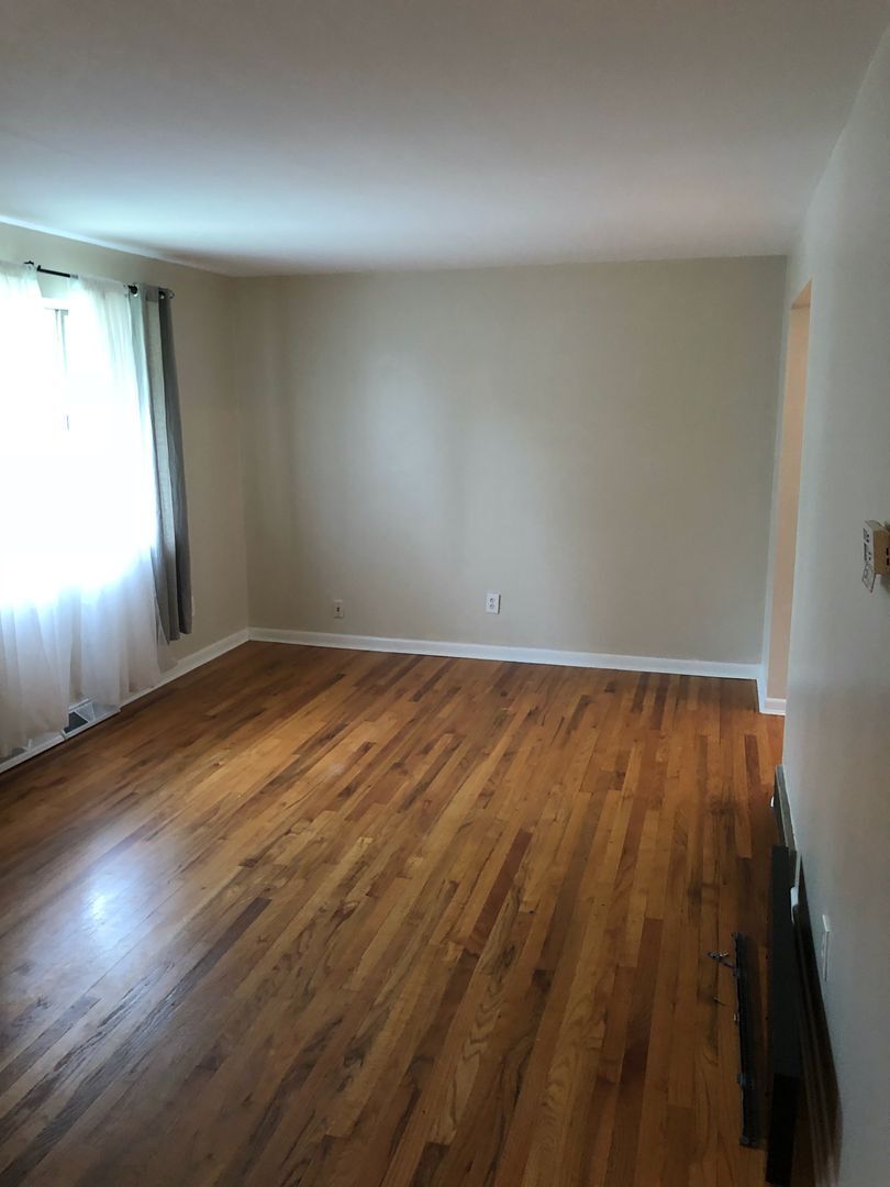 Building Photo - 454 Warner St