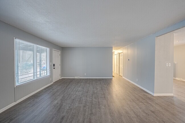 Building Photo - 2932 Cameron Ave