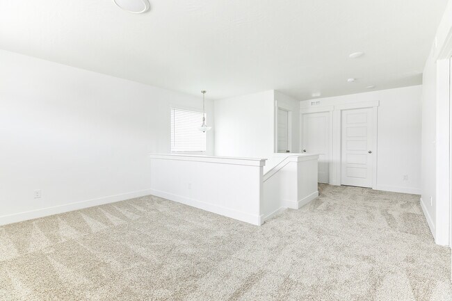 Building Photo - 4728 E Lake Corner Dr