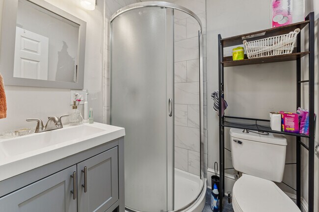 Building Photo - 1345 N Maplewood Ave