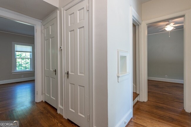 Building Photo - 208 Shadowmoor Dr
