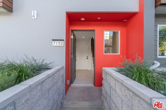 Building Photo - 7150 W Willoughby Ave
