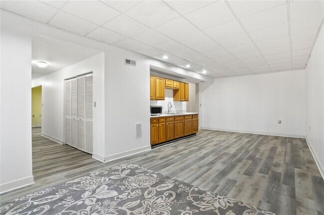 Building Photo - Beautifully Renovated 5-Bedroom, 4-Bath Home on Full Finished Basement!