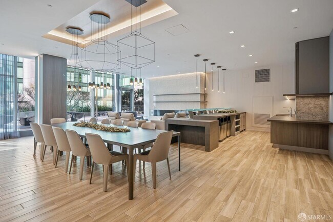 Building Photo - 333 Main St