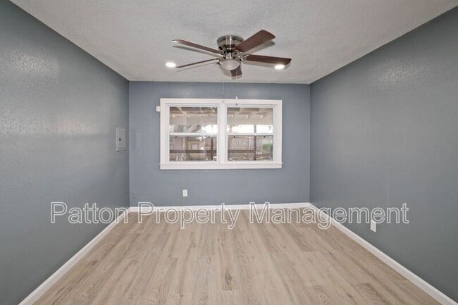 Building Photo - 3304 Janet Dr