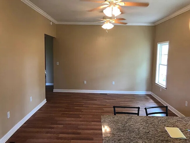 Building Photo - 4 Bedroom 3 Bathroom