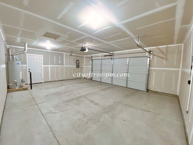 Building Photo - Beautiful Home in Quiet Neighborhood