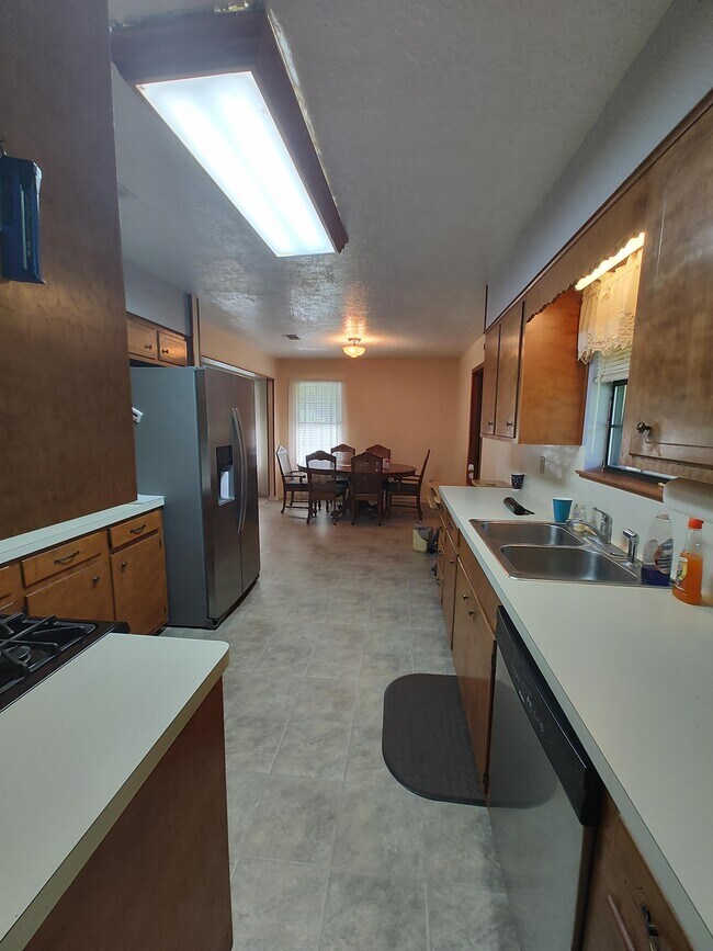 Building Photo - 9023 Brittonville Rd