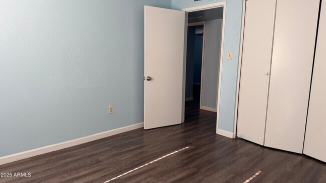 Building Photo - 1645 W Thunderbird Rd