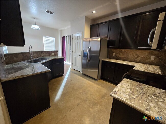 Building Photo - 1016 Brown Rock Dr