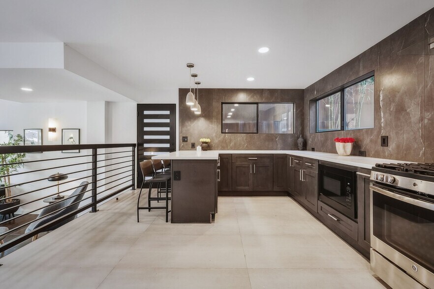 Building Photo - 3601 Dixie Canyon Pl