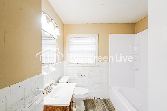 Building Photo - 2633 1st St NE