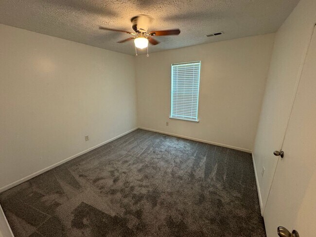 Building Photo - Nice Riverdale 3 Bedroom 2 Bath in Cul-De-Sac!!