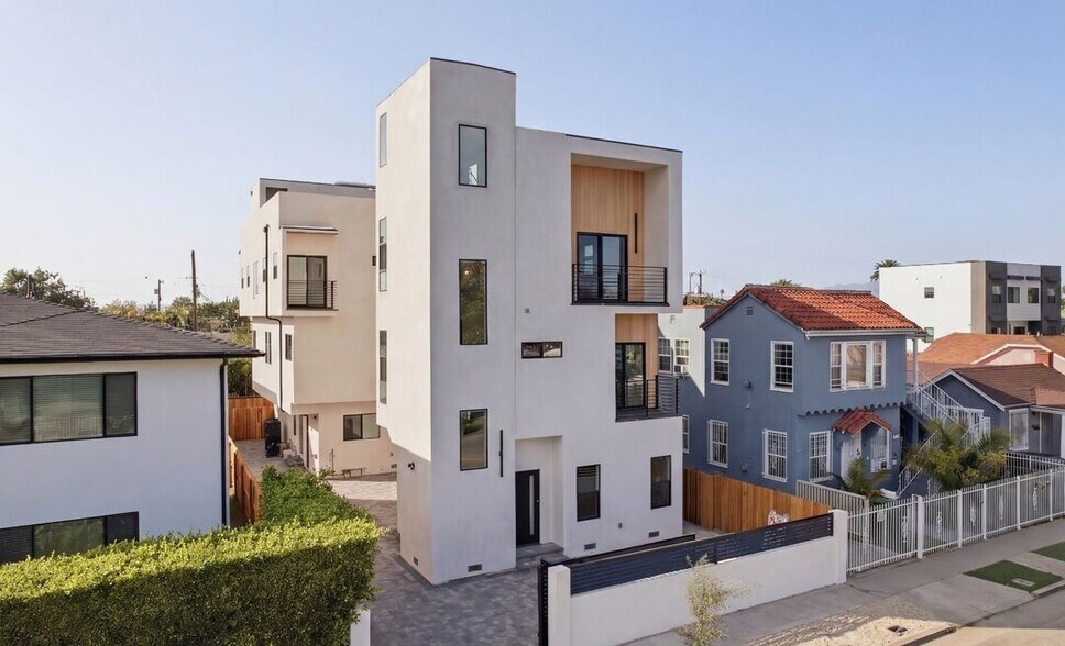 Building Photo - 2835 S Redondo Blvd