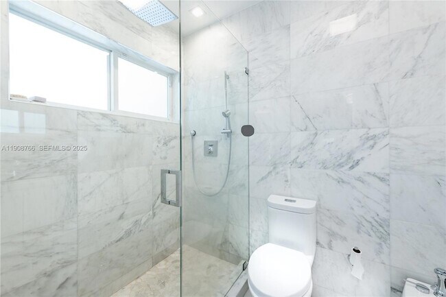 Building Photo - 829 Malaga Ave