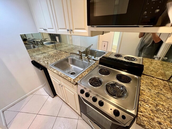 Building Photo - 2600 N Flagler Dr