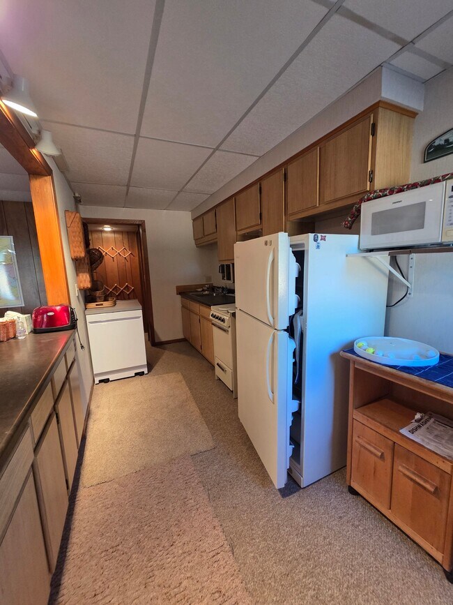 Building Photo - 2250 Greenview Dr