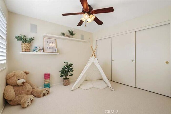 Building Photo - 3 Bedroom Plus Loft in Los Flores