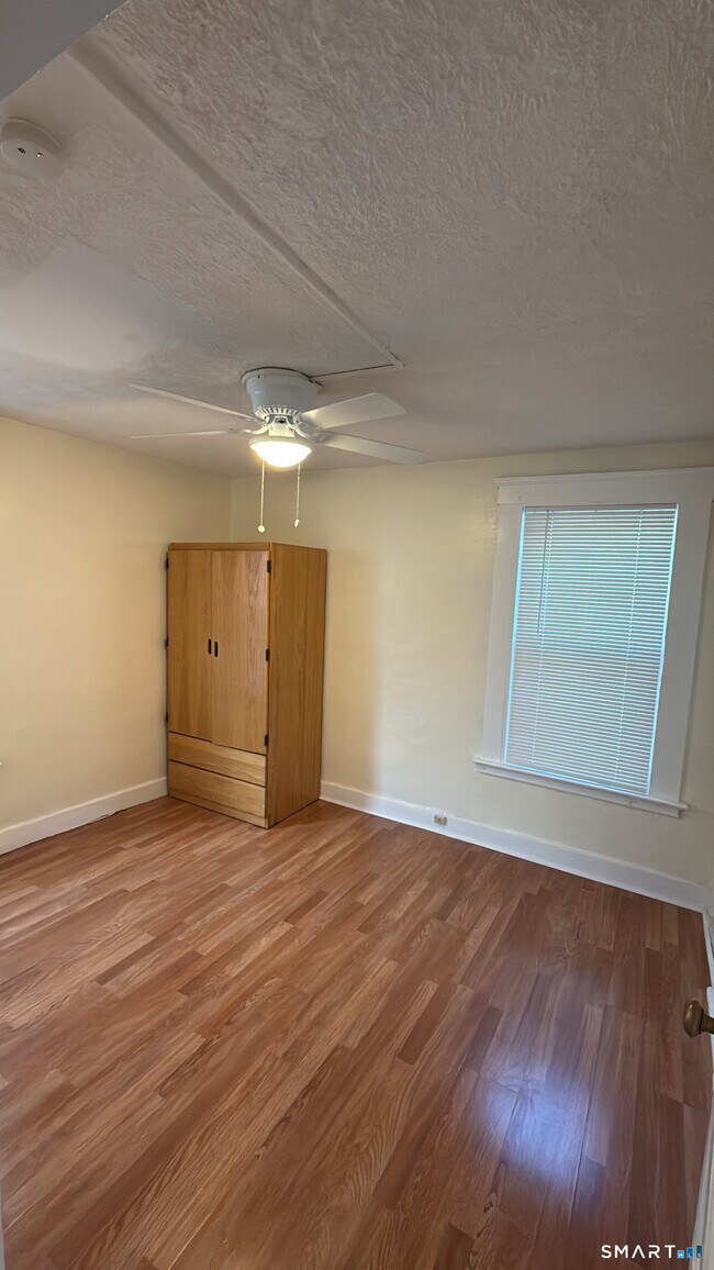 Building Photo - 322 Bassett St