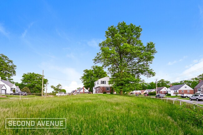 Building Photo - 5589 Raceview Ave