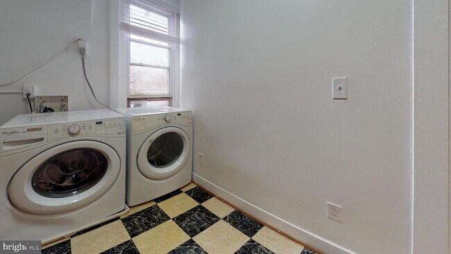 Building Photo - 728 Rock Creek Church Rd NW