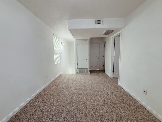 Building Photo - 130 Rush Haven