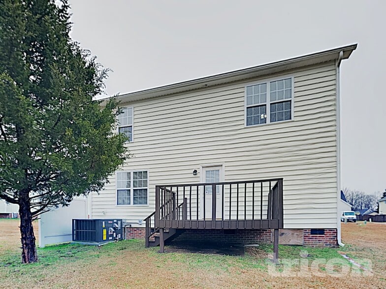 Building Photo - 262 Santee Cir