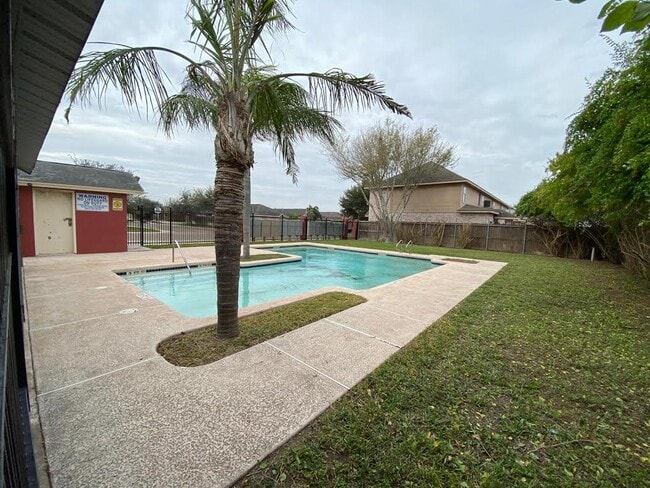 Building Photo - 1507 Phoenix St