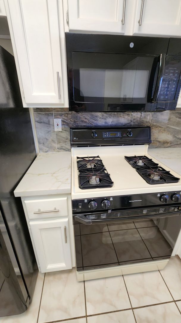 Building Photo - 2306 Spring Water Dr