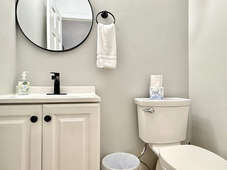 Building Photo - 1275 Sweet Pine Dr