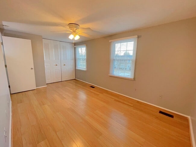 Building Photo - Newly Renovated 3 Bed 2.5 Bath Townhome With A Fenced Yard In Bannerwood Community