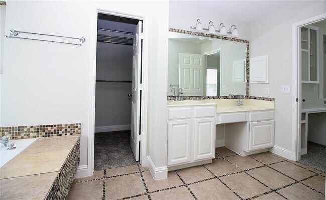 Building Photo - 5503 Medallion Pointe Ct