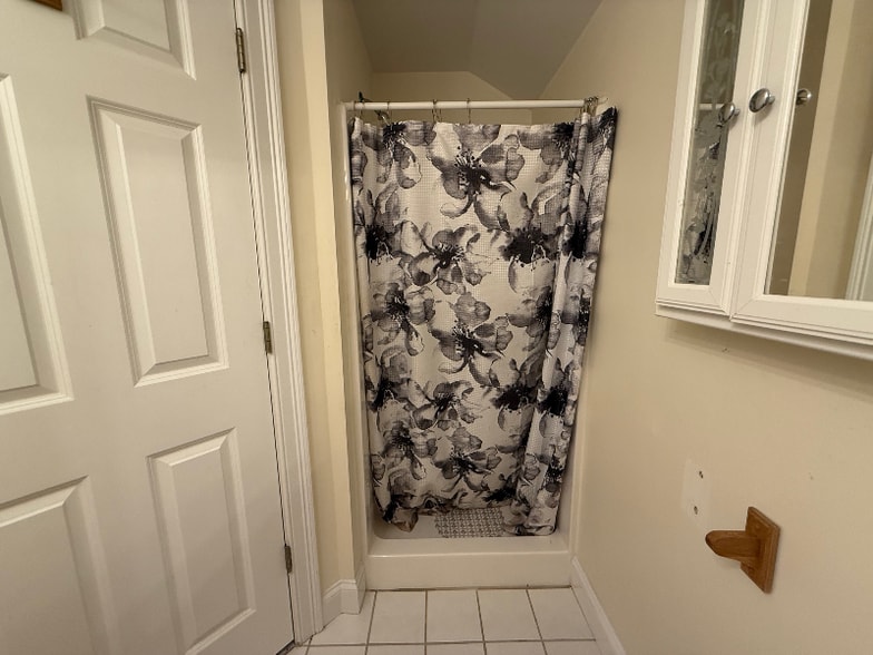 Building Photo - 33 Grantley St