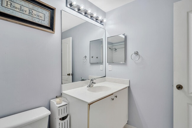 Building Photo - 6086 Seminole Gardens Cir