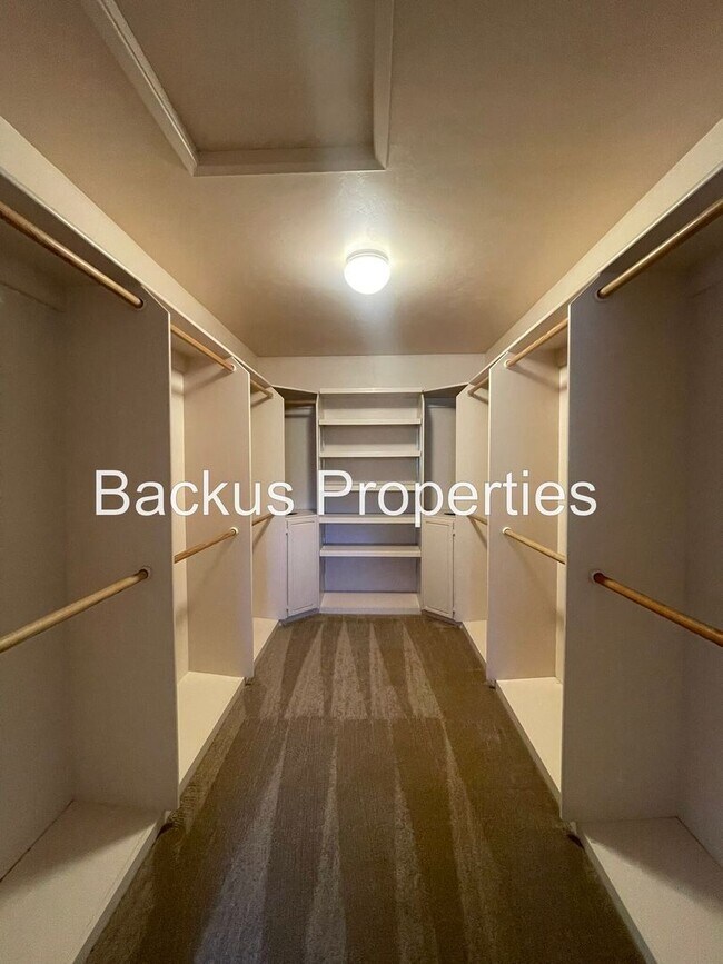 Building Photo - Beautiful home in the Heart of Monterey