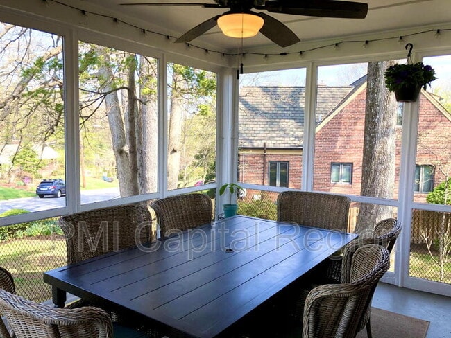 Building Photo - 10305 Ridgemoor Dr