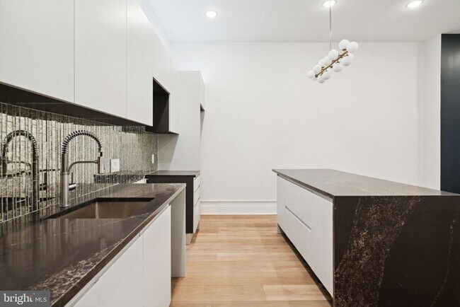 Building Photo - 1822 Chestnut St