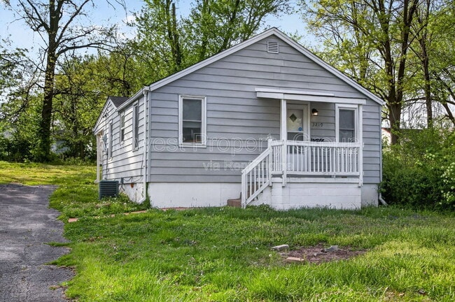 Building Photo - 3219 Royalton Ave