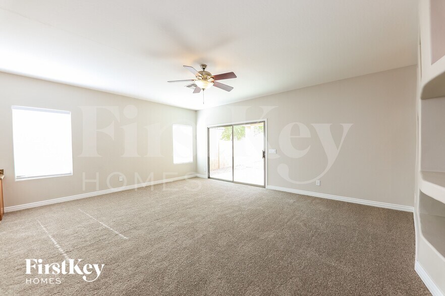 Building Photo - 5737 W Pedro Ln