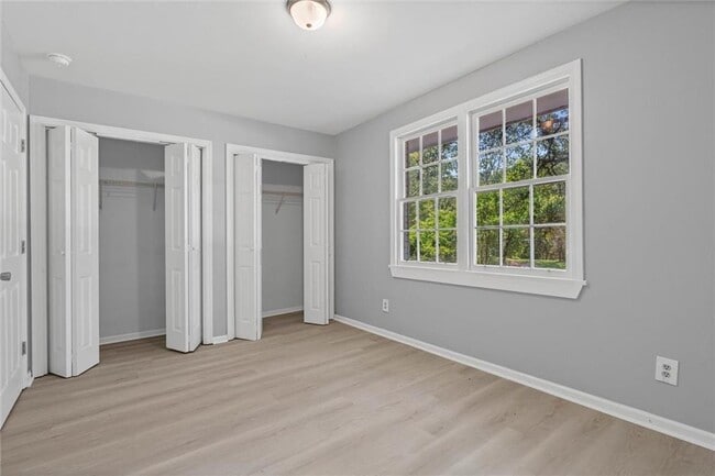 Building Photo - 12925 Bonnievale Dr N