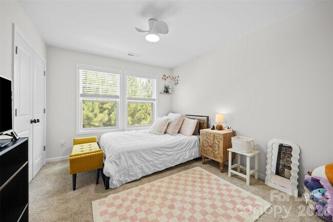 Building Photo - 616 Altamonte Dr
