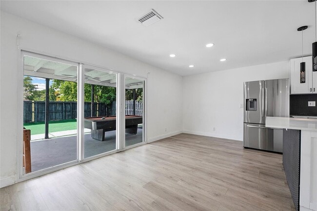 Building Photo - 2416 NW 98th Ln