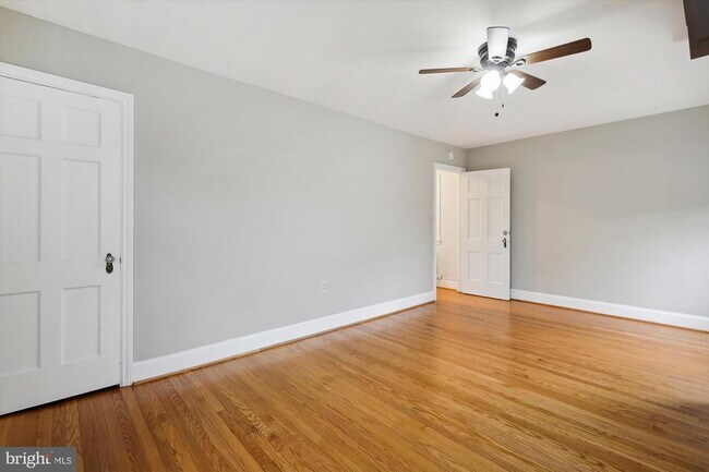 Building Photo - 619 S Garfield St