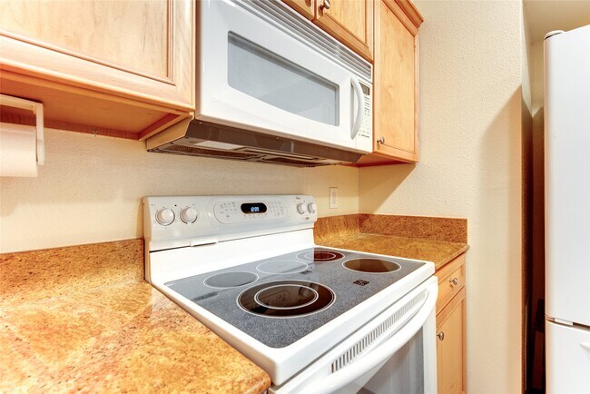 Building Photo - 2255 Braeswood Park Dr