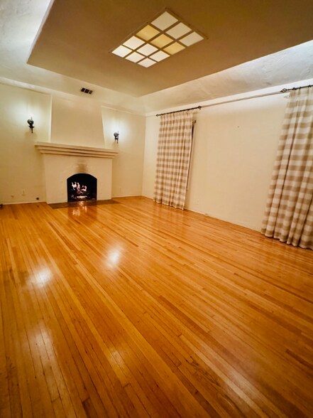 Building Photo - 2620 Graham Ave