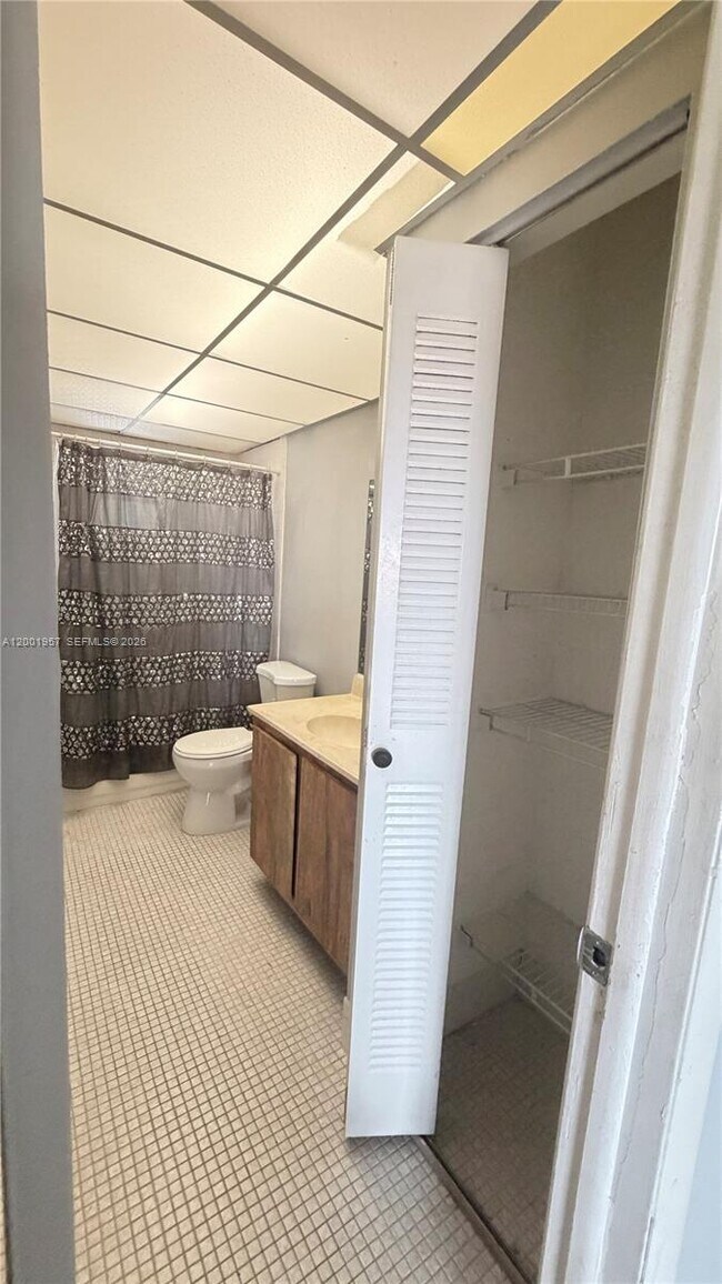 Building Photo - 9375 Fontainebleau Blvd