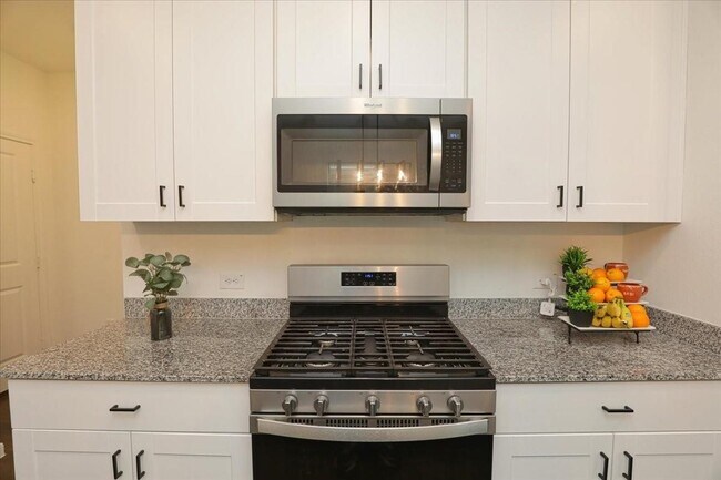 Building Photo - 14463 Cedar Ledge Ln