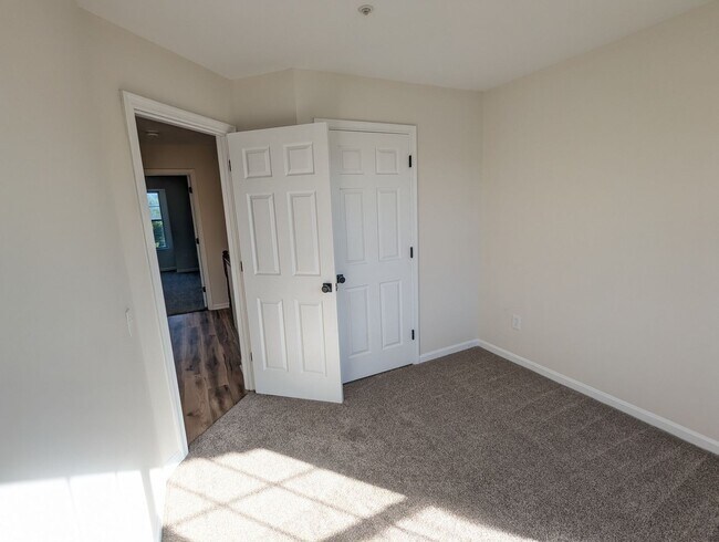 Building Photo - 7122 Collinsworth Pl